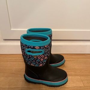Bogs Kids Classic Boots. Toddler girls size 11.